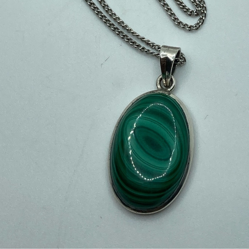 Vtg Sterling & Malachite Oval Cabochon Pendant & Chain 24” + 1.6” Pendant - Picture 10 of 10
